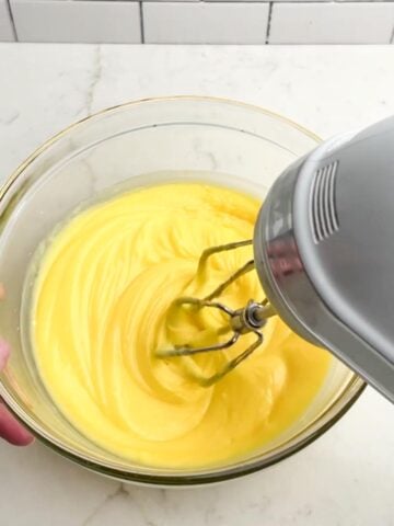 vanilla pudding in a clear bowl.